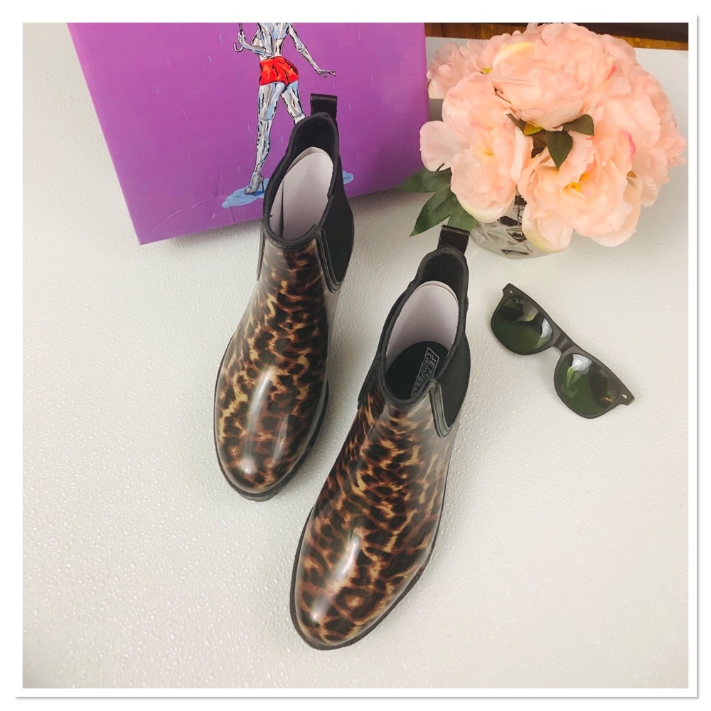 Jeffrey Campbell Cloudy Chelsea Rain Boot animal - Picture 6 of 8